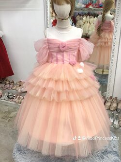 ชุดราตรีเด็ก(ร้านอยู่รัชดา ลองได้ถ่ายรูปจากชุดจริง)W19099 สีชมพู กระโปรงยาว เปิดไหล่ จีบรอบฟูชั้นๆ