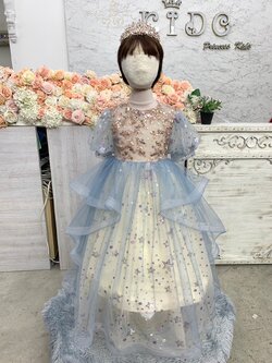 ชุดราตรีเด็ก(หน้าร้านอยู่รัชดา ลองได้ถ่ายรูปจากชุดจริง)W18349สีครีม แขนตุ๊กตา กระโปรงยาว