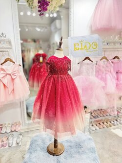 ชุดราตรีเด็ก(หน้าร้านอยู่รัชดา ลองได้ถ่ายรูปจากชุดจริง)W18477 สีแดง ทูโทนไล่สี กระโปรงยาว