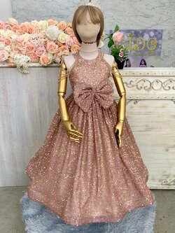 ชุดราตรีเด็ก(หน้าร้านอยู่รัชดา ลองได้ถ่ายรูปจากชุดจริง)W19060 สีทอง ตกแต่งด้วยคลิสตัลที่แขน กระโปรงยาวฟู สวยหรู