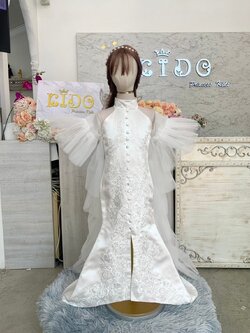 ชุดราตรีเด็ก(หน้าร้านอยู่รัชดา ลองได้ถ่ายรูปจากชุดจริง)W18944 สีขาว หางปลา หน้ายาวหลังลาก ระบายเอวฟู สวยหรู