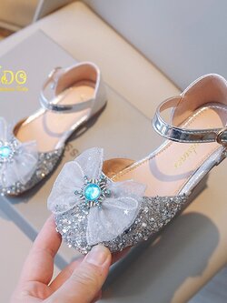 รองเท้าเด็ก(หน้าร้านอยู่รัชดา ลองได้)H124 สีเงินประดับด้วยโบว์เพชรฟ้า