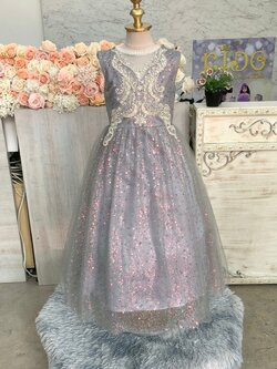 ชุดราตรีเด็ก(หน้าร้านอยู่รัชดา ลองได้ถ่ายรูปเองจากชุดจริง)W19007 สีเงินประกายเทา กระโปรงยาว แขนสั้น ดูแพงมากค่ะ