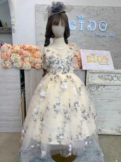 ชุดราตรีเด็ก(หน้าร้านอยู่รัชดา ลองได้ถ่ายรูปจากชุดจริง)W18949 สีครีม แขนระบาย กระโปรงยาว สวยหรู