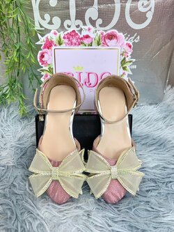 รองเท้าเด็ก(หน้าร้านอยู่รัชดา ลองได้)H142สีชมพู ประดับด้วยโบว์ใหญ่ส้นทอง
