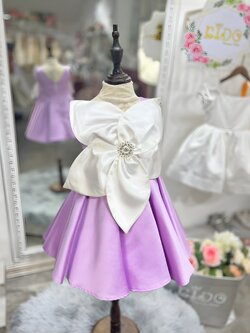 ชุดราตรีเด็ก(หน้าร้านอยู่รัชดา ลองได้ถ่ายรูปจากชุดจริง)W18673 สีม่วง ชุดดอกไม้ขาวใหญ่ทูโทนกระโปรงจีบม่วง สวยๆเก๋ๆ