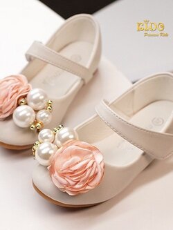 รองเท้าเด็กออกงาน *มีหน้าร้านอยู่รัชดา ลองได้ เปลี่ยนได้ ถ่ายรูปเองจากสินค้าจริง*H112สีครีม ประดับดอกไม้และมุกดูหวานมากๆ