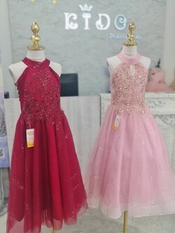 Sชุดราตรีเด็ก(หน้าร้านอยู่รัชดา ลองได้ถ่ายรูปจากชุดจริง)W18715สีแดง สีชมพู ตกแต่งด้วยคลิสตัลที่แขน กระโปรงยาว