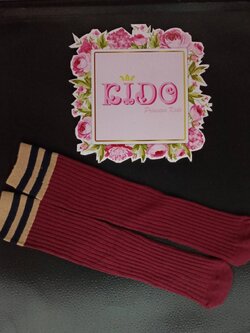 ถุงเท้าคริสต์มาส เด็ก(มีหน้าร้านอยู่รัชดา)M430ถุงเท้ายาวเท้าสีแดง เล่นลายขอบลายขวางคนละสี