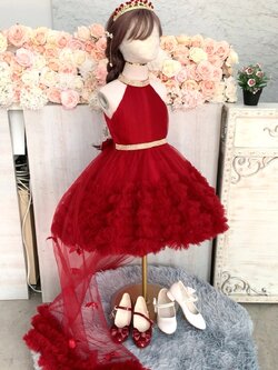 ชุดราตรีเด็ก(หน้าร้านอยู่รัชดา ลองได้ถ่ายรูปจากชุดจริง)W18974 สีแดงเข้ม มีชายลากยาว หรูหรามากค่ะ