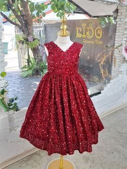 ชุดราตรีเด็ก(หน้าร้านอยู่รัชดา ลองได้ถ่ายรูปจากชุดจริง)W18527 สีแดง คอวีแขนสั้น กระโปรงยาว แต่งเกร็ดทั้งชุด