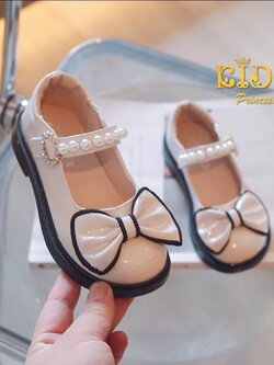 รองเท้าเด็ก(หน้าร้านอยู่รัชดา ลองได้)H184 สีครีม ประดับโบว์ สายคาดหน้ามุก สวยน่ารักมาก