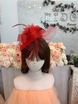 คาดผมเด็ก(หน้าร้านอยู่รัชดา)KF673 หมวกคาดผมเด็กสีแดง ดอกไม้ใหญ่โบว์ตาข่ายประดับขนนก