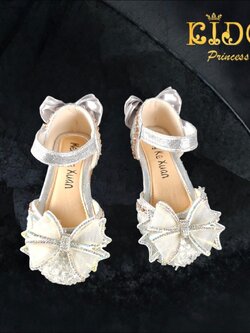 รองเท้าเด็ก(หน้าร้านอยู่รัชดา ลองได้)H023 สีเงิน ติดโบว์ประดับเพชร โบว์ซ้อน ระยิบระยับ ติดโบว์หลัง สวยน่ารักมากคะ