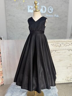 ชุดราตรีเด็ก(ร้านอยู่รัชดา ลองได้ถ่ายรูปจากชุดจริง)W18966 สีดำ คอวีผ้าจีบเงาวิบวับ