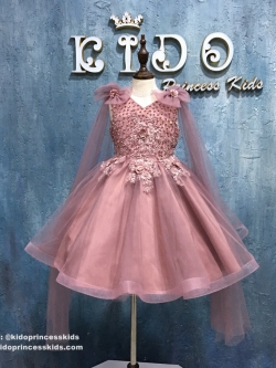 ชุดราตรีเด็กออกงาน(หน้าร้านอยู่รัชดา ลองได้ถ่ายรูปจากของจริง)T628 สีม่วงหม่น ติดโบว์ที่ไหล่มีสไบ กระโปรงสั้นฟู ชุดเด็กไปงาน ชุดเจ้าหญิงตัวน้อย เดรสออกงานเด็ก ชุดเดินแบบเด็ก ชุดเดรสเด็ก ชุดกระโปรงเด็ก