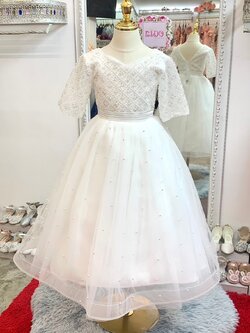 ชุดราตรีเด็ก(หน้าร้านอยู่รัชดา ลองได้ถ่ายรูปเองจากชุดจริง)W18806สีขาว ติดมุกทั่วชุดและะหน้าอกติดกลิตเตอร์ด้านหน้า กระโปรงยาว เรียบสวยหรู