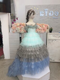 ชุดราตรีเด็ก(หน้าร้านอยู่รัชดา ลองได้ถ่ายรูปจากชุดจริง)W18937 สีเขียว กระโปรงยาว ฟูชั้นๆ ไหล่ระบาย เล่นสีอ่อน-เข้ม สวยมากค่ะ