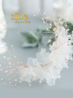 คาดผมเด็กหรือข้อมือ(หน้าร้านอยู่รัชดา)KF647 เส้นคาดสีชมพู ประกับด้วยดอกไม้ผ้าสีขาว