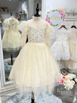 ชุดราตรีเด็ก(หน้าร้านอยู่รัชดา ลองได้ถ่ายรูปจากชุดจริง)W18528 สีครีม แขนระบายฟูวิ๊งๆ กระโปรงยาว