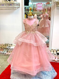 ชุดราตรีเด็ก(หน้าร้านอยู่รัชดา ลองได้ถ่ายรูปจากชุดจริง)W18824 สีชมพู เสื้อติดกลิตเตอร์ กระโปรงยาวฟูวุ้งวิ้ง น่ารัก สวยหรู