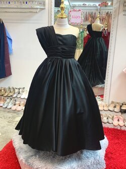 ชุดเดรสเด็ก(หน้าร้านอยู่รัชดา ลองได้ถ่ายรูปจากชุดจริง)W18856 สีดำ กระโปรงยาว ไหล่เบี่ยง สวยหรู