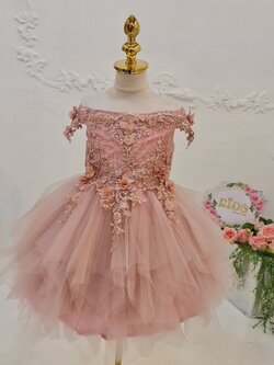 ชุดราตรีเด็ก(หน้าร้านอยู่รัชดา ลองได้ถ่ายรูปจากชุดจริง)W18734สีชมพู เปิดไหล่ ปักดอกไม้รอบตัวเสื้อ น่ารักสวยหรูสุดๆ