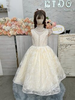 ชุดราตรีเด็ก(หน้าร้านอยู่รัชดา ลองได้ถ่ายรูปจากชุดจริง)W19149 สีครีม กระโปรงยาว คอวี แขนสั้น ประดับเพชร สวยหรู