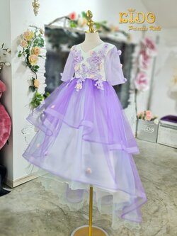 ชุดราตรีเด็ก(หน้าร้านอยู่รัชดา ลองได้ถ่ายรูปจากชุดจริง)W18531 สีม่วง แขนระบาย กรโปรงหน้ายาวหลังยาว ปักดอกไม้