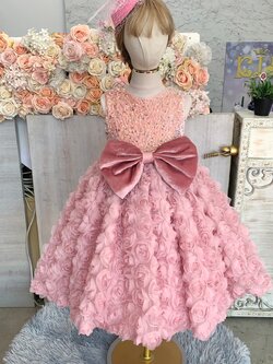 ชุดราตรีเด็ก(ร้านอยู่รัชดา ลองได้ถ่ายรูปจากชุดจริง)W19026 สีชมพู กระโปรงยาว อกประดับวิ้งๆ กระโปรงปักดอกกุหลาบ เรียบหรู น่ารัก