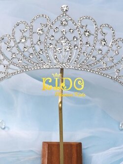 มงกุฎเด็ก(หน้าร้านอยู่รัชดา)KF689 สีเงิน มงกุฎโค้ง ประดับเพชรวิ้งๆ