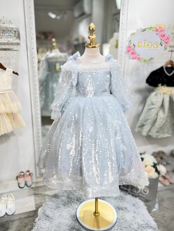 ชุดราตรีเด็ก*หน้าร้านอยู่รัชดา ลองได้ถ่ายรูปจากของจริง*W18627 สีเงิน ซีทรูวิ้ง แขนตุ๊กตากระโปรงยาว