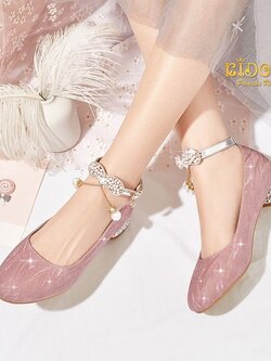 รองเท้าเด็ก***หน้าร้านอยู่รัชดา ลองได้***H054สีชมพู ลายวิ้งๆ คาดมุกหัวใจห้อยมุกตรงสายรัดรองเท้า หรูหรามาก