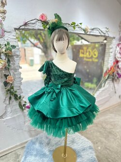 ชุดราตรีเด็ก(หน้าร้านอยู่รัชดา ลองได้ถ่ายรูปจากชุดจริง)W18897 สีเขียว ไหล่เฉียง กระโปรงสั้น ฟูชั้นๆ