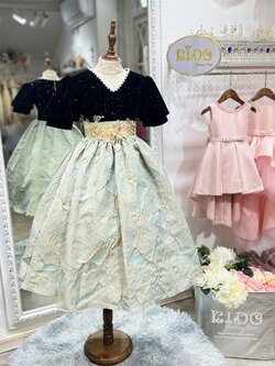 ชุดออกงานเด็ก(หน้าร้านอยู่รัชดา ลองได้ถ่ายรูปจากชุดจริง)W18437 แนวเฮปเบิร์น เสื้อสีดำ กระโปรงยาวสีครีม แขนตุ๊กตา