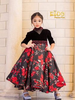 ชุดออกงานเด็ก *มีหน้าร้านอยู่รัชดา ลองได้ เปลี่ยนได้ ถ่ายรูปเองจากสินค้าจริง*W18312 สีดำซีทรูแหวกอก ปลอกคอประดับด้วยเพชรเม็ดสีแดง กระโปรงลวดลายดอกไม้ ผู้ดีอังกฤษสุดๆ