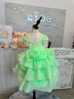 ชุดราตรีเด็ก(หน้าร้านอยู่รัชดา ลองได้ถ่ายรูปจากชุดจริง)W18947 สีเขียว กระโปรงสั้น ฟูทรงกุหลาบ หรูมากค่ะ