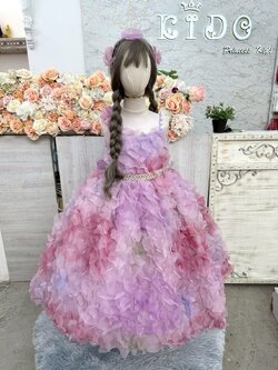 ชุดราตรีเด็ก(หน้าร้านอยู่รัชดา ลองได้ถ่ายรูปเองจากชุดจริง)W19110 สีม่วง กระโปรงยาว ไหล่เบี่ยง ติดดอกไม้ทั้งชุด