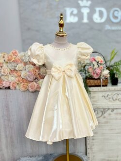 ชุดราตรีเด็ก*หน้าร้านอยู่รัชดา ลองได้ถ่ายรูปจากของจริง*W19206 สีครีม หน้าสั้นหลังยาว แขนตุ๊กตา สวยหวานมาก คุณหนูมากค่ะ