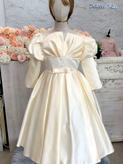 ชุดราตรีเด็ก(หน้าร้านอยู่รัชดา ลองได้ถ่ายรูปจากชุดจริง)W18967 สีครีม ชุดจีบอก กระโปรงยาว แขนตู๊กตายาวน่ารัก เรียบหรู