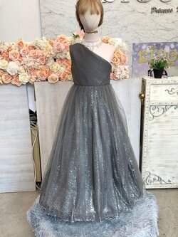 ชุดราตรีเด็ก(หน้าร้านอยู่รัชดา ลองได้ถ่ายรูปจากชุดจริง)W19061 สีเทาไหล่เบี่ยง ผ้าจีบ กระโปรงยาว