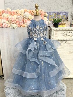 ชุดราตรีเด็ก(หน้าร้านอยู่รัชดา ลองได้ถ่ายรูปจากชุดจริง)W19036 สีฟ้า ตกแต่งด้วยคลิสตัลที่แขน กระโปรงยาว สวยหรู