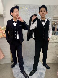 สูทเด็กผู้ชาย(หน้าร้านอยู่รัชดา ลองได้ถ่ายรูปจากชุดจริง)S175 สีดำ เซ็ตสูท6ชิ้น สูท เชิ้ต กั๊ก กางเกง หูกระต่าย เข็มกลัด