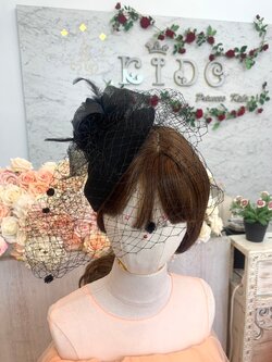 คาดผมเด็ก(หน้าร้านอยู่รัชดา)KF673 หมวกคาดผมเด็กสีดำ ดอกไม้ใหญ่โบว์ตาข่ายประดับขนนก
