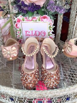 รองเท้าเด็ก(หน้าร้านอยู่รัชดา ลองได้)H032 สีชมพู เกล็ดเพชรระยิบระยับ ติดโบว์ด้างหลังสุดเก๋ ประดับด้วยมุกตรงสายรัดรองเท้า