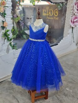 ชุดเดรสเด็ก(หน้าร้านอยู่รัชดา ลองได้ถ่ายรูปจากชุดจริง)A214สีฟ้า อกแต่งจีบไหว้เอวปัดเกล็ด กระโปรงยาวสุดหรูหราไฮโซมากๆเลย เดรสออกงานเด็ก