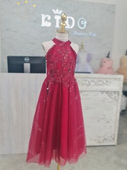 ชุดราตรีเด็ก(หน้าร้านอยู่รัชดา ลองได้ถ่ายรูปจากชุดจริง)W18715สีแดง ตกแต่งด้วยคลิสตัลที่แขน กระโปรงยาว