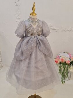 ชุดราตรีเด็ก(หน้าร้านอยู่รัชดา ลองได้ถ่ายรูปเองจากชุดจริง)W18548 สีเทา แขนตุ๊กตา กระโปรงยาว ซีทรูจีบเอว