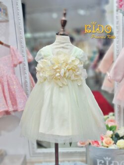 ชุดราตรีเด็ก(หน้าร้านอยู่รัชดา ลองได้ถ่ายรูปจากชุดจริง)W18711 สีครีม กระโปรงสั้นประดับช่อดอกไม้ที่อก สำเนา