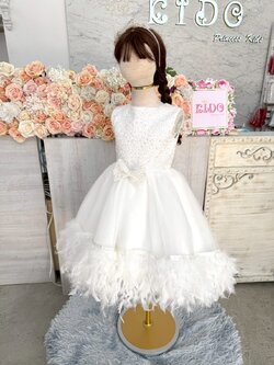 ชุดราตรีเด็ก(ร้านอยู่รัชดา ลองได้ถ่ายรูปจากชุดจริง)W19161 สีขาว กระโปรงหน้าสั้นหลังยาว แขนสั้น แต่งขนนก สวยเหมือนนางฟ้า